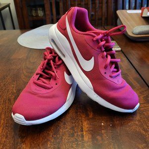 Womens Nike Air Max Oketo Size 9